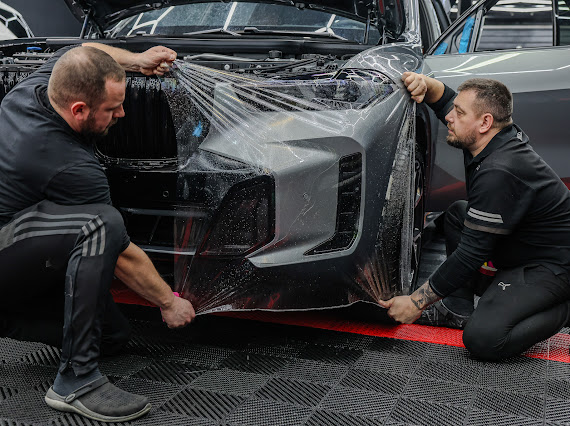 Оклейка авто в Праге | PPF, винил, антихром | Mcarstudio.cz